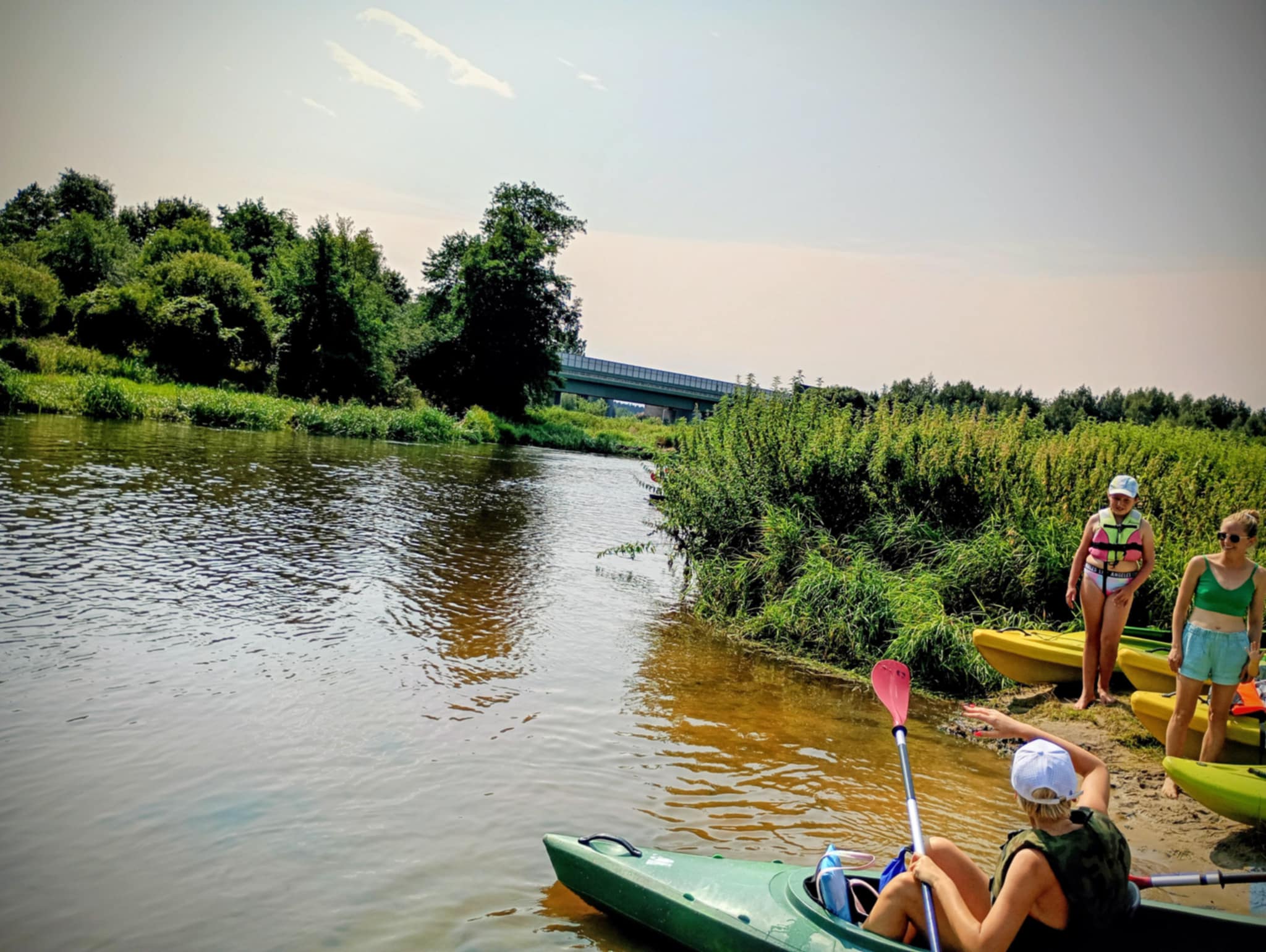 Przygotowanie do spływu rzeką Nidą